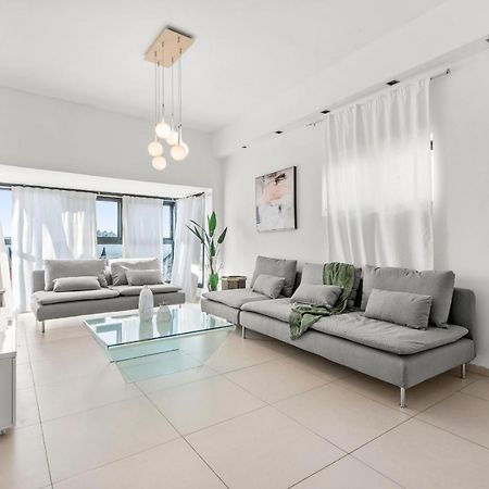 Glorious Renovated Apartment On Top Of The Beach テル・アビブ エクステリア 写真
