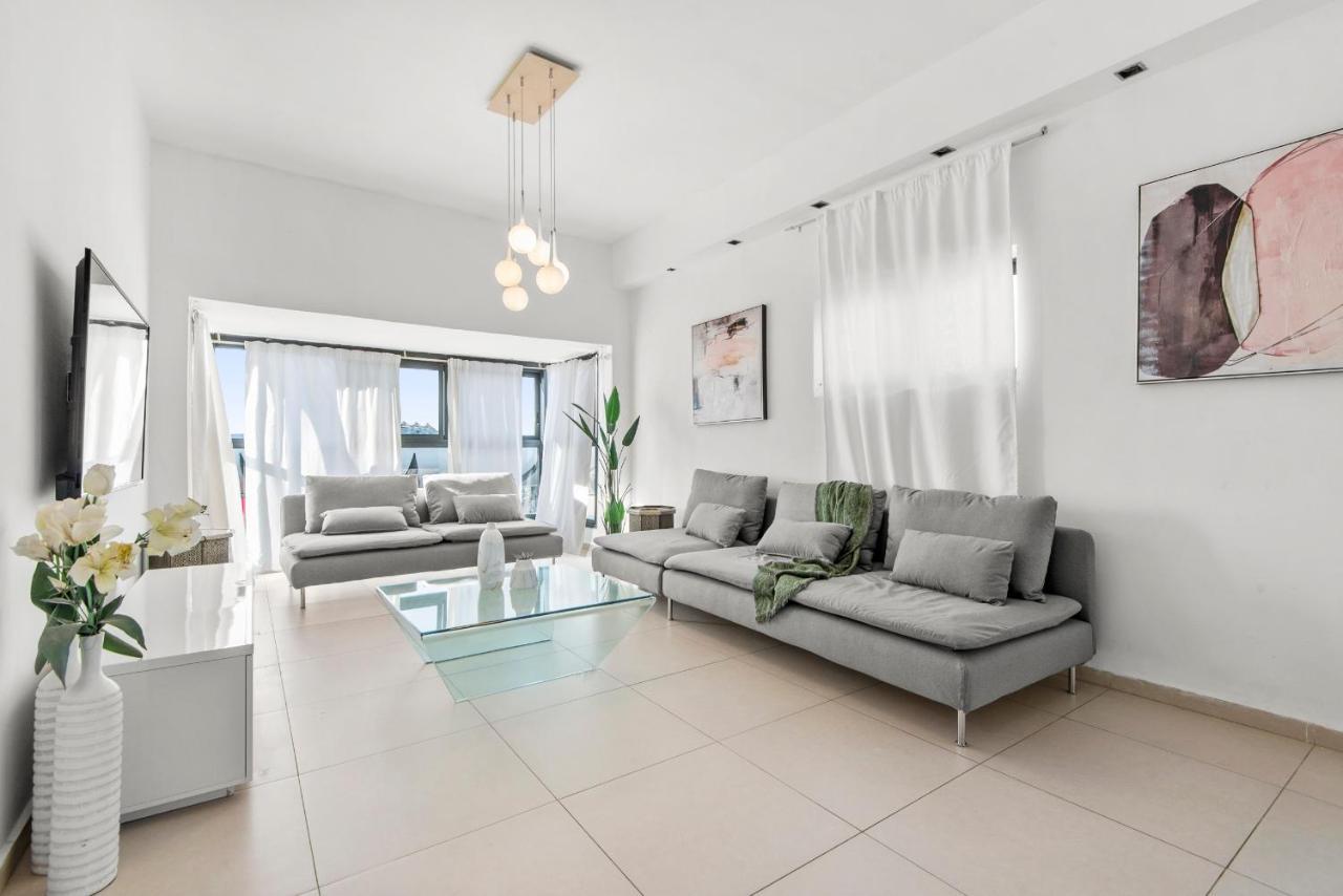 Glorious Renovated Apartment On Top Of The Beach テル・アビブ エクステリア 写真