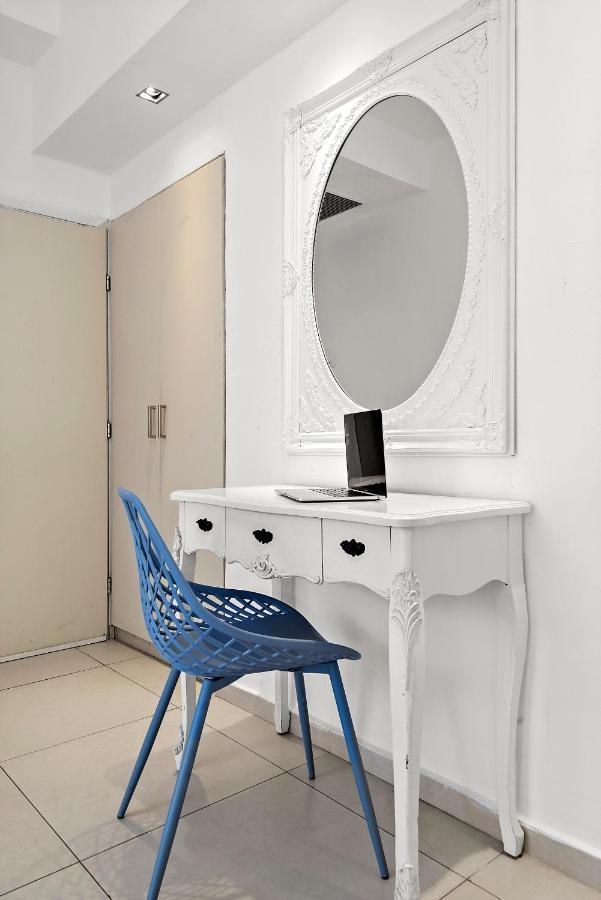 Glorious Renovated Apartment On Top Of The Beach テル・アビブ エクステリア 写真