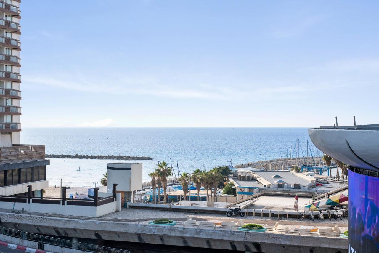 Glorious Renovated Apartment On Top Of The Beach テル・アビブ エクステリア 写真