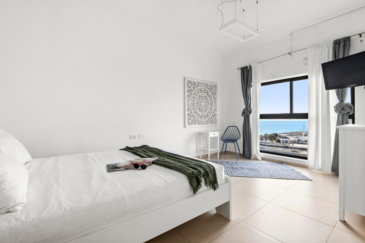Glorious Renovated Apartment On Top Of The Beach テル・アビブ エクステリア 写真