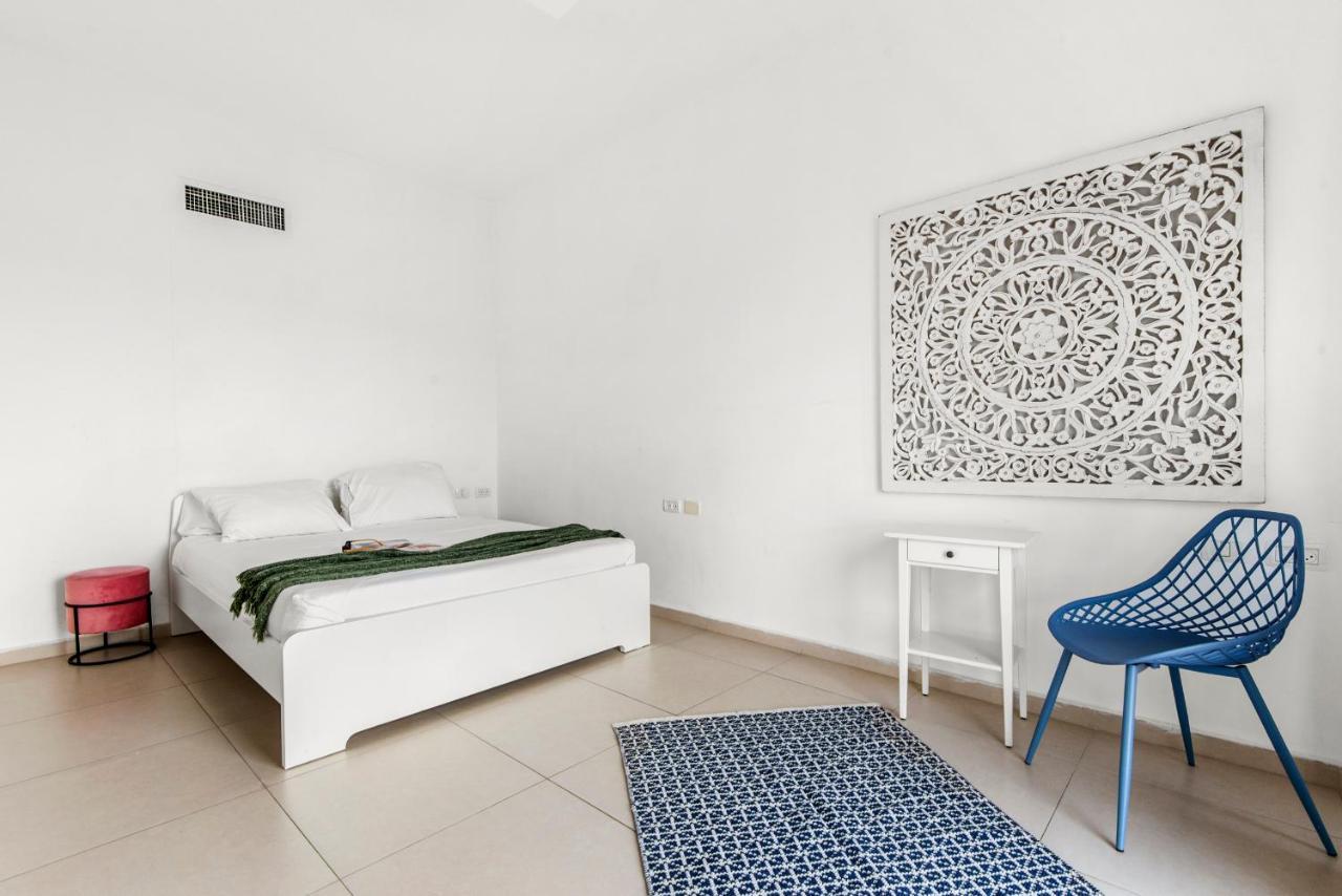 Glorious Renovated Apartment On Top Of The Beach テル・アビブ エクステリア 写真
