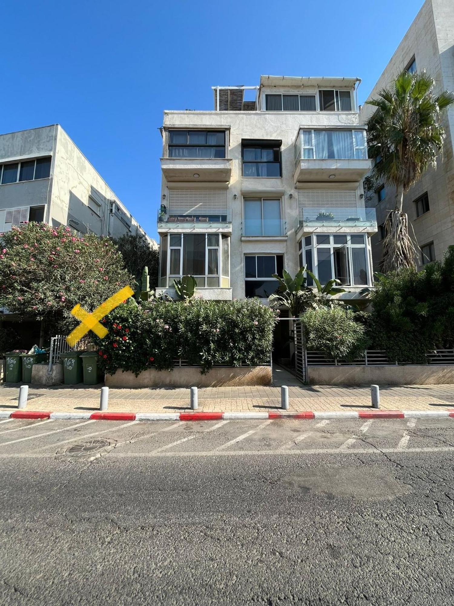 Glorious Renovated Apartment On Top Of The Beach テル・アビブ エクステリア 写真
